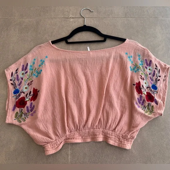 Free People gorgeous peach floral embroidered Blouse crop top - Picture 7 of 10